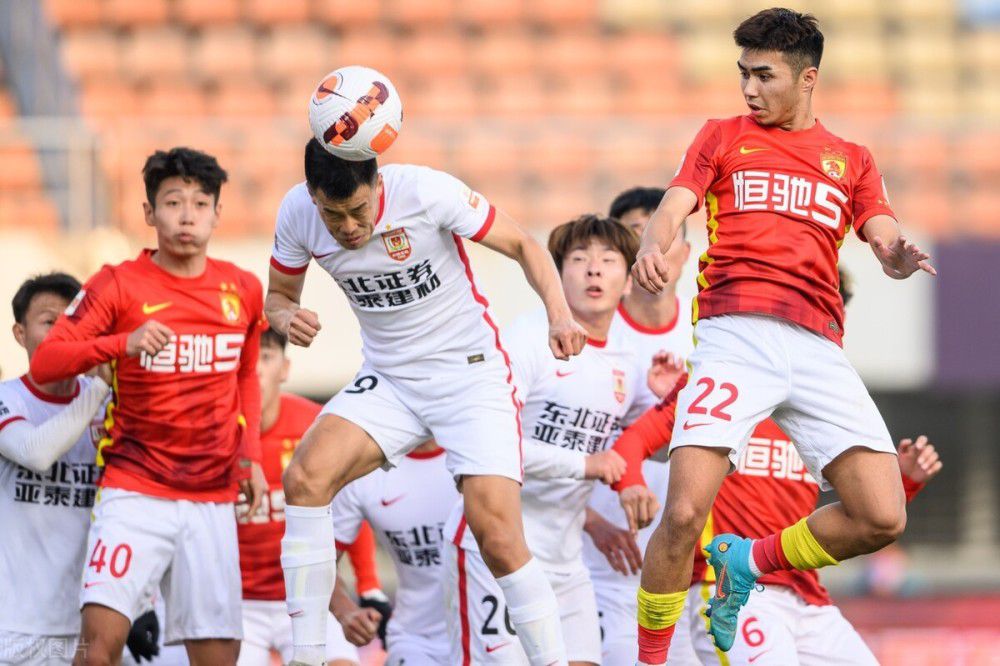 毕竟，福利院本身能给这些孩子一个遮风挡雨的避风港、让他们吃饱穿暖，就已经很了不起了，没有那个福利院还管着这些孩子们成年之后读大学。